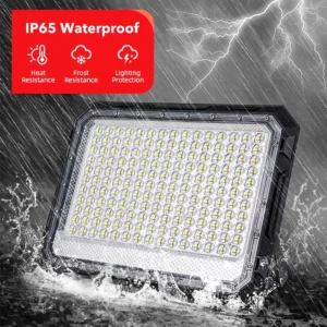IP65 waterproof solar floodlight, built with heat, frost and lightning protection, works stable in rainy storm outdoor environment.
